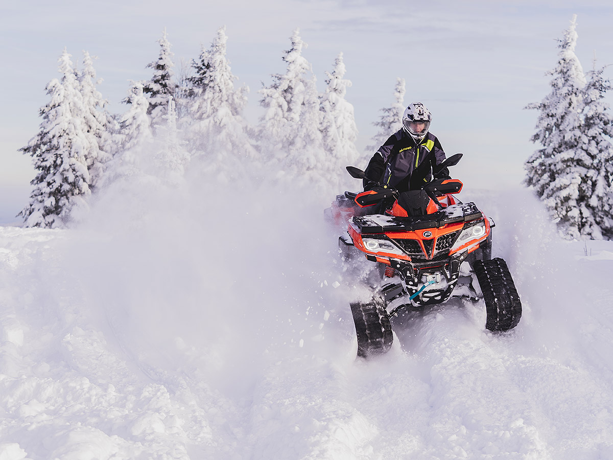 Wintereinsatz ATV Raupenfahrwerk Spaß